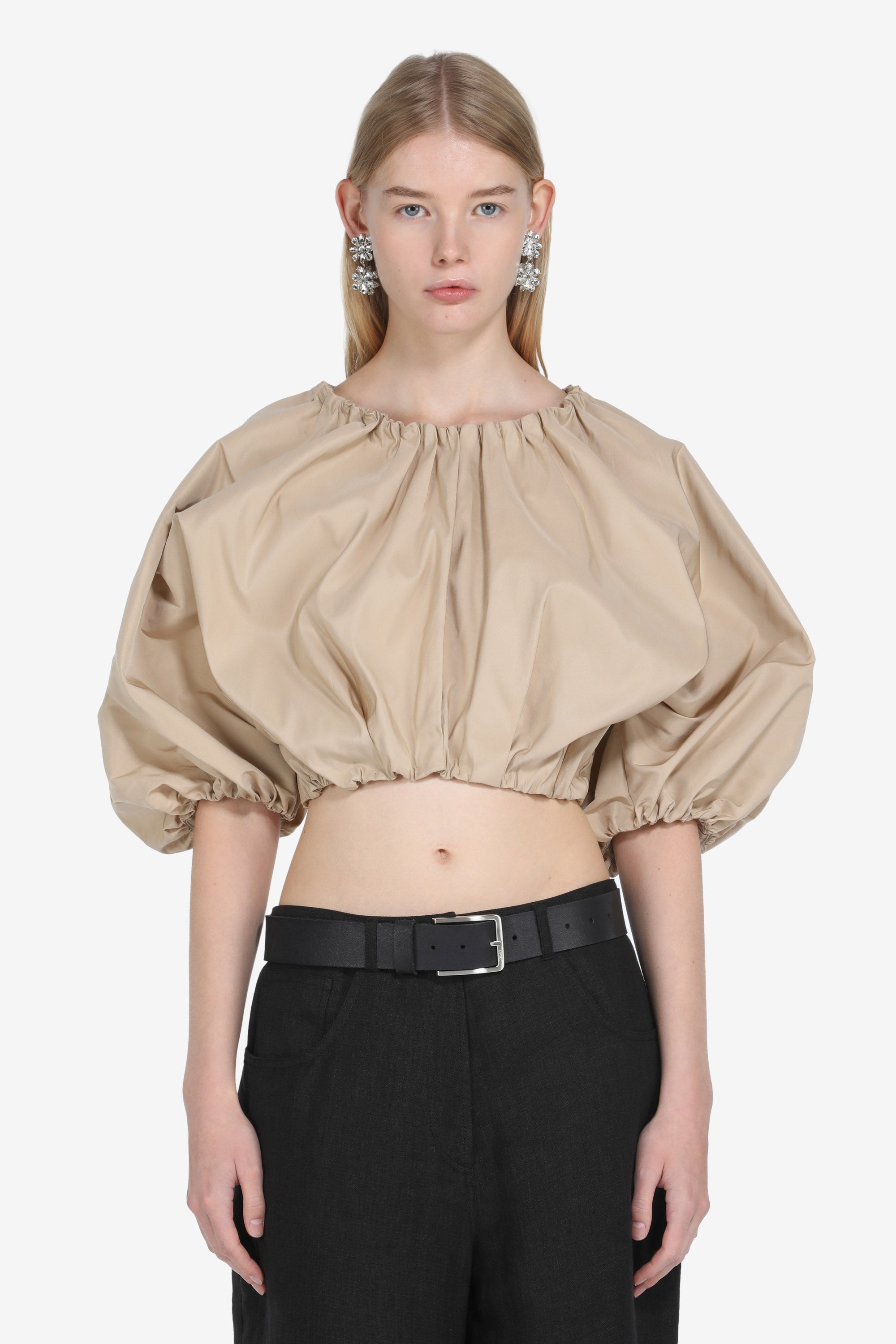 Crop top con maniche a sbuffo